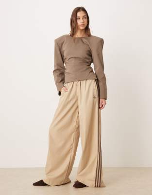 adidas Originals - Firebird Adilenium - Trainingshose in Stone Khaki / Earth Strata-Grün