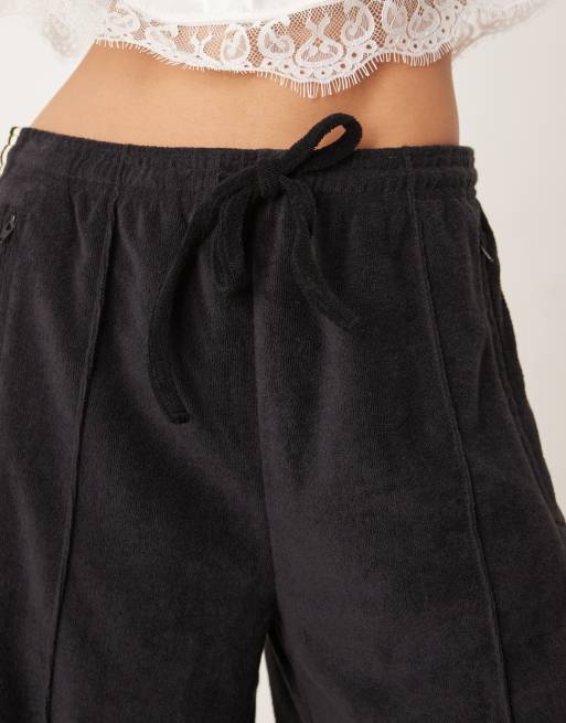 adidas Originals – Firebird – Frottee-Hose in Schwarz, 4 von 5