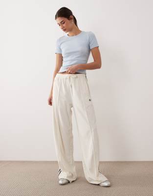 adidas Originals - Firebird - Frottee-Hose in Wollweiß