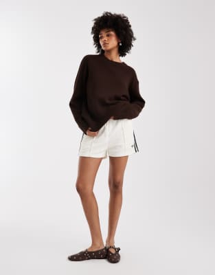 adidas Originals - Firebird - Frottee-Shorts in Wollweiß