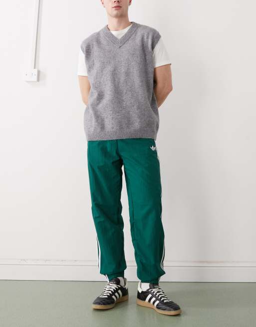adidas Originals – Firebird – Gewebte Trainingshose in Collegiate Green, 2 von 5