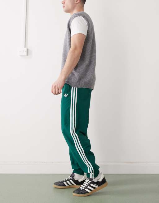 adidas Originals – Firebird – Gewebte Trainingshose in Collegiate Green, 3 von 5