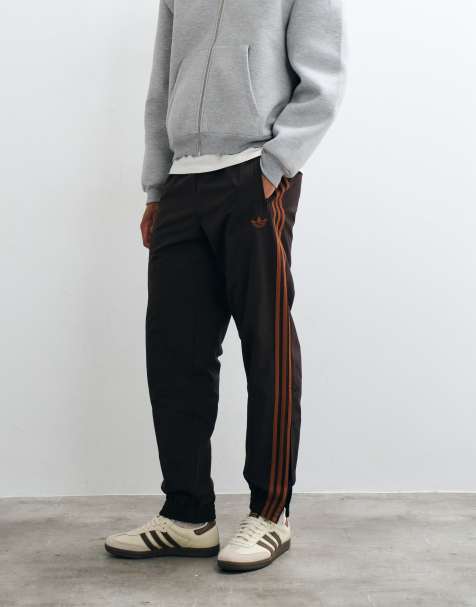 adidas Originals Firebird geweven trainingsbroek in bruin - view 1