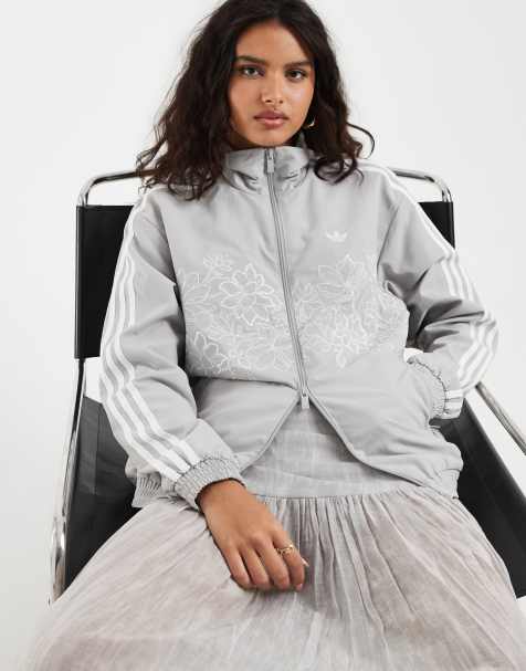 adidas Originals – Firebird – Grå, lediga träningsbyxor med blombroderi - view 1