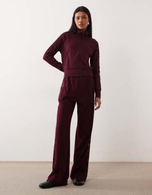 adidas Originals - Firebird - Jogginghose in Kastanienbraun mit Spitzenborte-Rot