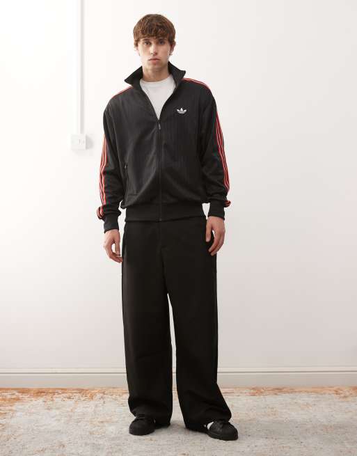 adidas Originals – Firebird – Locker geschnittene Trainingsjacke in Schwarz mit Nadelstreifen, 2 von 5