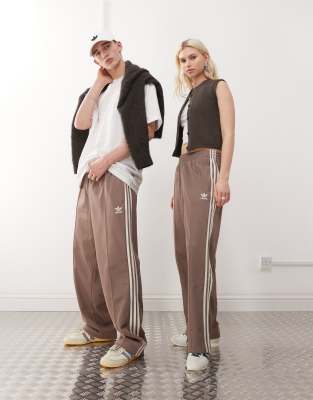 adidas Originals - Firebird - Locker sitzende Trainingshose in Braun