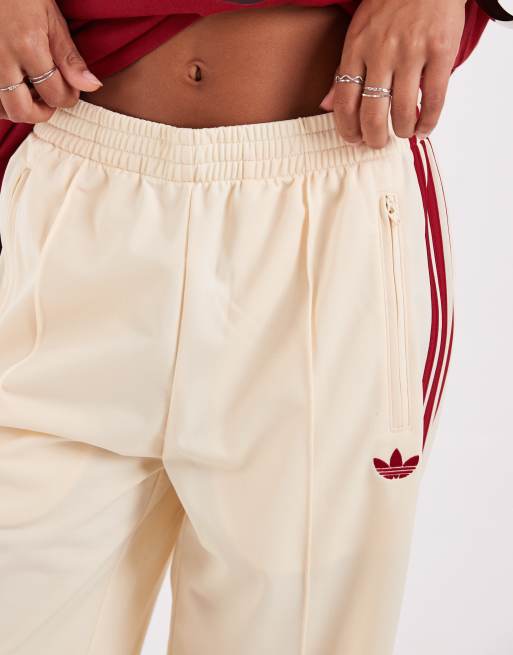 adidas Originals Firebird lockere Trainingshose in Cremeweiß und Rot, 2 von 5