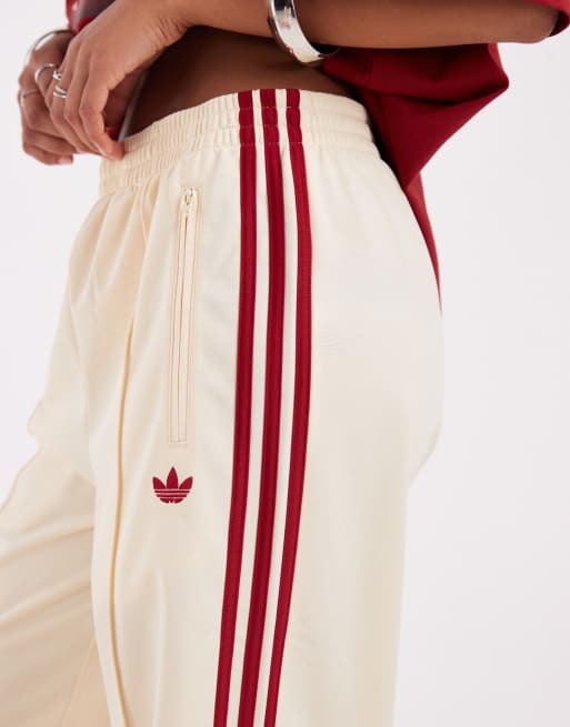 adidas Originals Firebird lockere Trainingshose in Cremeweiß und Rot, 4 von 5