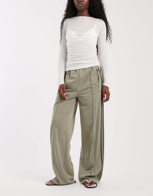 adidas Originals Firebird lockere Trainingshose in Hellkhaki, 3 von 5