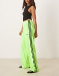 [adidas Originals] adidas Originals Firebird Loose track pants in lime-Green L signal green/black