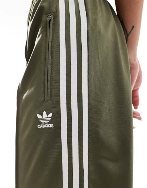 adidas Originals Firebird Losse trainingsbroek in groen ASOS