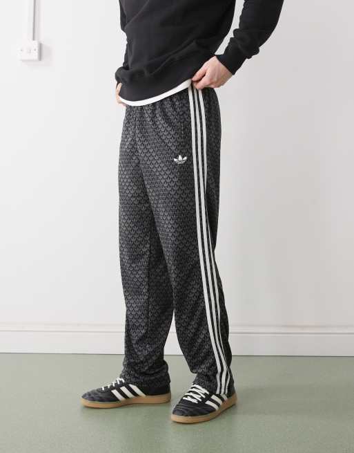 adidas Originals - Firebird - Losse trainingsbroek met monogramprint in zwart