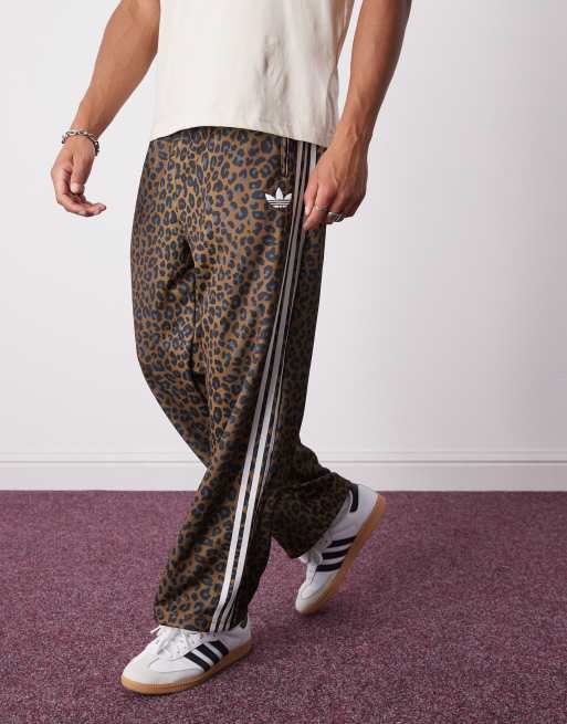 adidas Originals - Firebird - Løstsiddende træningsbukser med bronzefarvet leopardprint