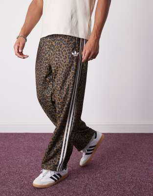 adidas Originals - Firebird - Pantalon de survêtement ample - Imprimé léopard-Marron
