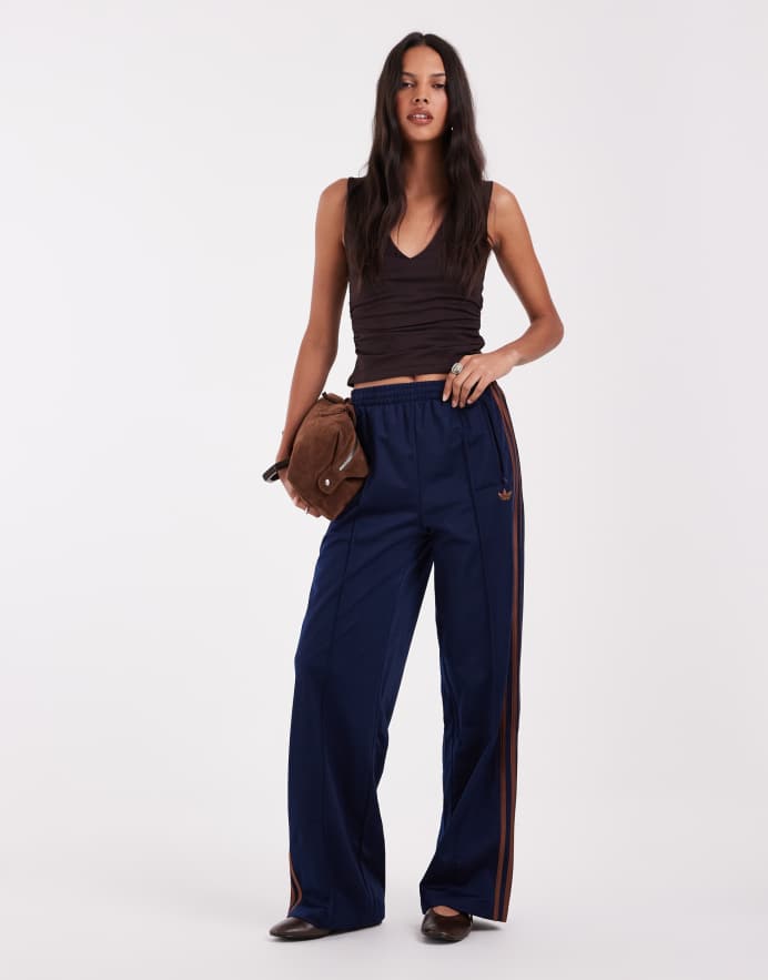 adidas Originals Firebird pantalones de chándal holgados en azul marino y marrón