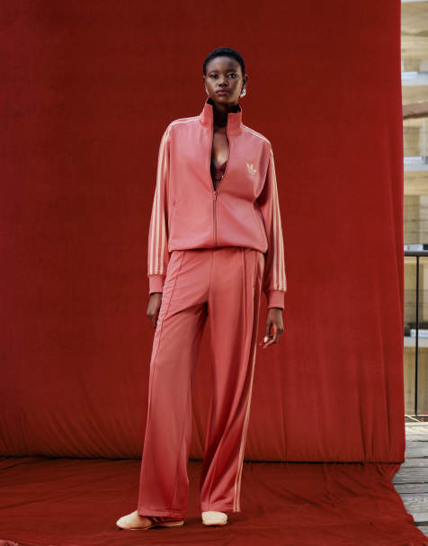 adidas Originals Firebird pantalones de chándal holgados en rosa, exclusivo en ASOS - view 1