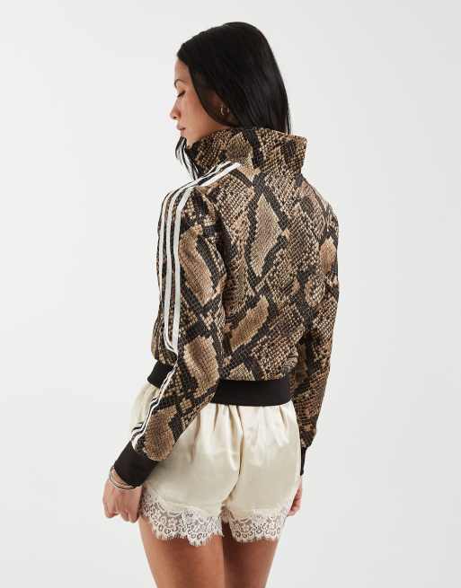 adidas Originals Firebird Satin-Trainingsjacke in Hellbraun mit Schlangenprint, 4 von 4