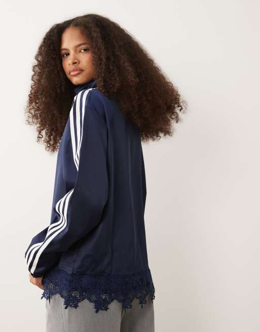 adidas Originals – Firebird – Satin-Trainingsoberteil in Marineblau mit Spitzensaum, 4 von 4