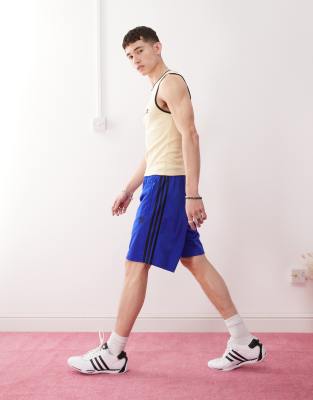 adidas Originals – Firebird – Shorts in Blau und Schwarz - view 1