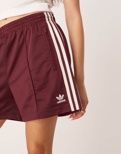 adidas Originals – Firebird – Shorts in Burgunderrot | ASOS
