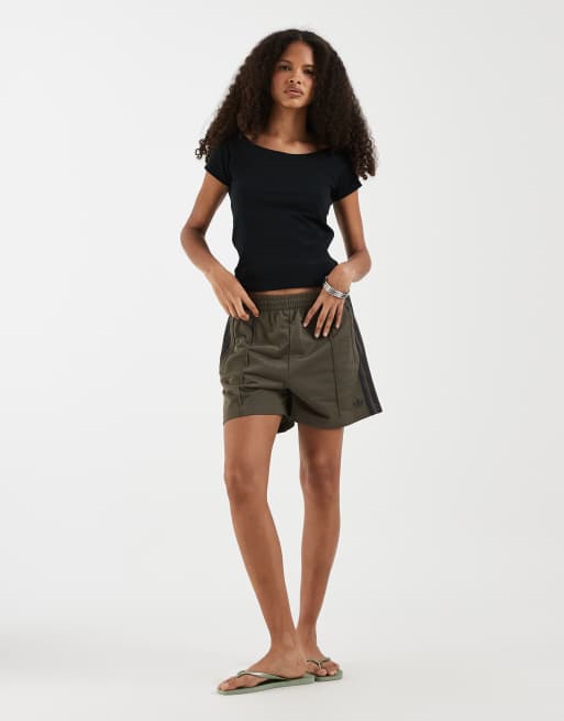 adidas Originals Firebird Shorts in Dunkelkhaki, 2 von 5