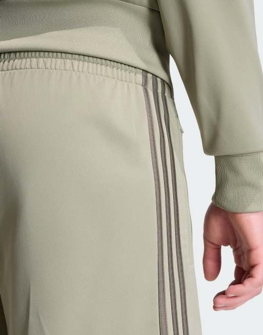 adidas Originals – Firebird – Shorts in Silver Pebble, 2 von 4