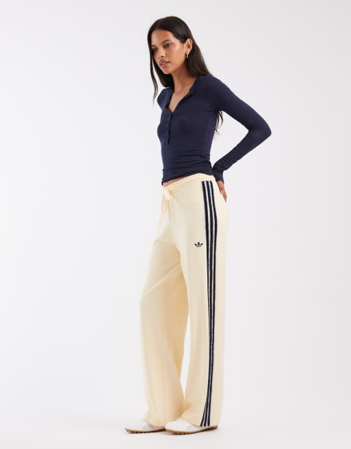 adidas Originals Firebird Strick-Trainingshose in Cremeweiß, 2 von 5