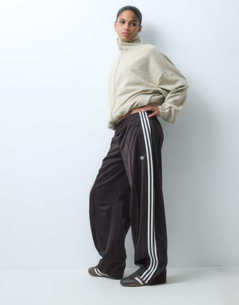 adidas Originals Firebird trackbukser med barrel-ben i brun - view 1