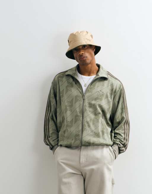adidas Originals Firebird Tracktop in Khaki mit Monogramm, 3 von 5