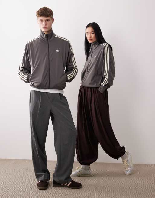 adidas Originals – Firebird – Trainingshose in Anthrazit und Cremeweiß, 2 von 4