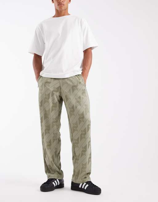 adidas Originals Firebird Trainingshose in Khaki mit Monogramm, 3 von 5
