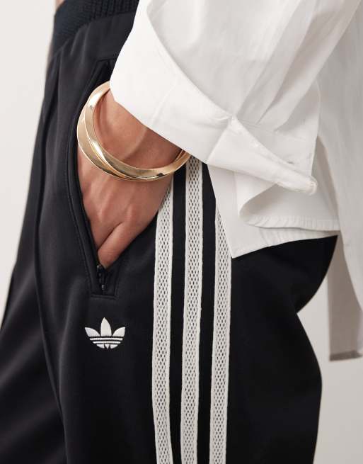 adidas Originals – Firebird – Trainingshose in Schwarz mit Details aus Häkelstrick, 4 von 5