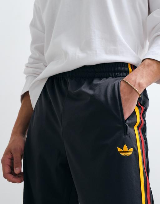 adidas Originals – Firebird – Trainingshose in Schwarz und Gold, 4 von 7