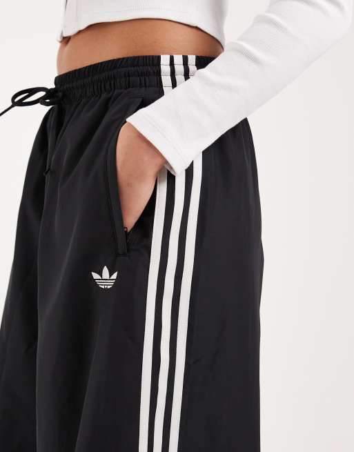adidas Originals – Firebird – Trainingshose in Schwarz und Weiß mit weitem Schnitt, 4 von 5