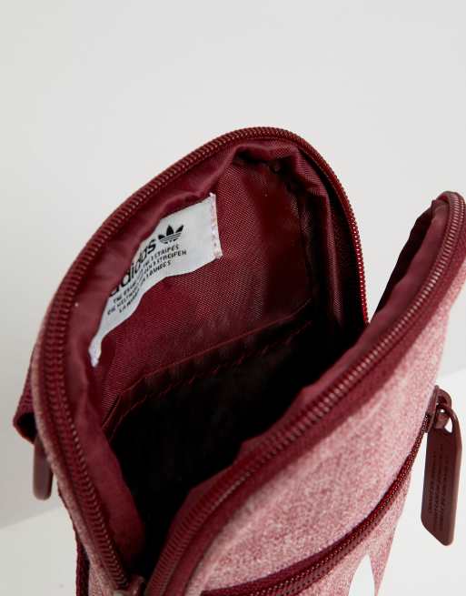 Aanpassen Wrak les adidas Originals Flight Bag In Red D98926 | ASOS