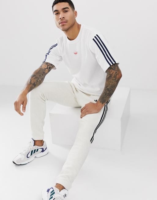 adidas Originals Floating Gestreept T shirt in wit DV3260 ASOS