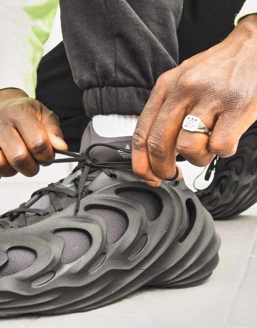 adidas Originals FOM Quake sneakers in triple black | ASOS