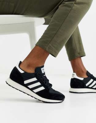 adidas Originals Forest Grove Sneakers in zwart | ASOS