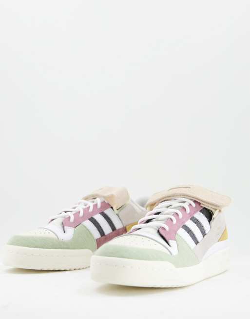 adidas Originals - 84 - Lage sneakers in gebroken wit met details |