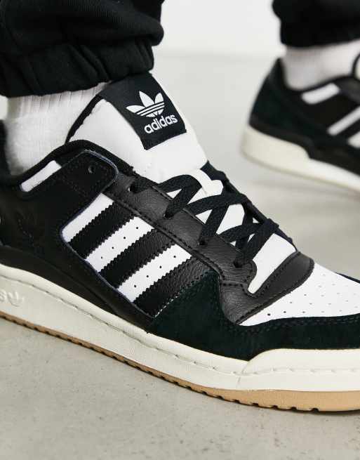 adidas Originals Forum 84 Low gum sole sneakers in black | ASOS