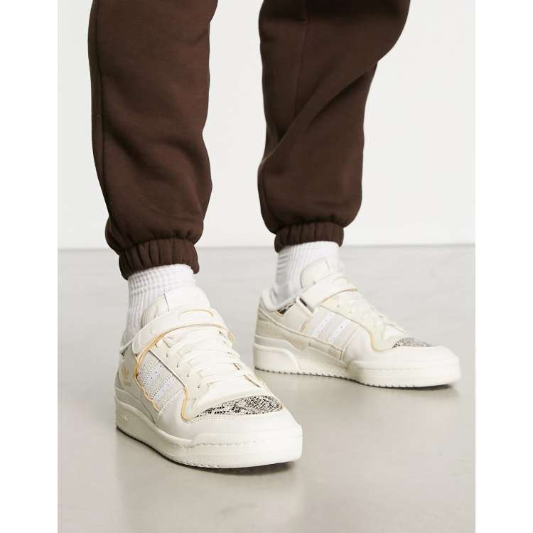 adidas Originals Forum 84 Low sneakers in white with snake print