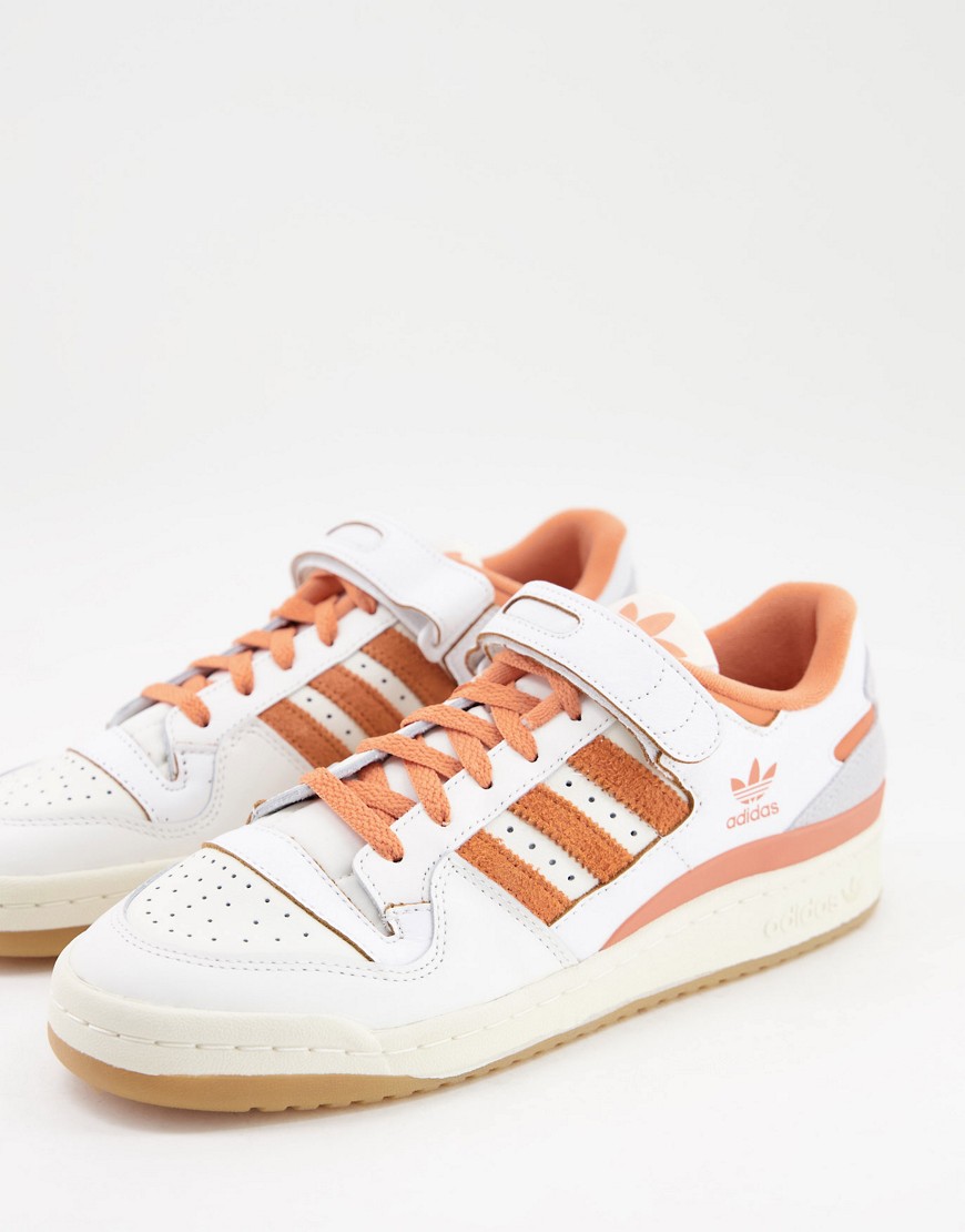 Adidas Originals – Forum 84 – Vita låga träningsskor med orangefärgade linjer och skosnören-Vit/a