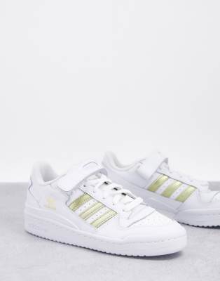 adidas Originals - Forum - Baskets basses avec rayures dor?�es - Blanc | ASOS