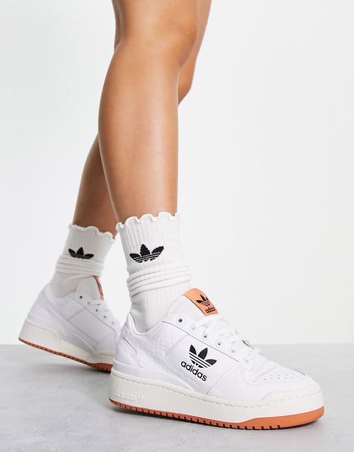 adidas Originals – Forum – Białe buty sportowe z teksturowanymi wstawkami