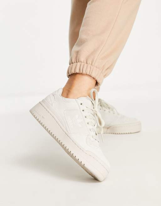 adidas Originals - Forum - Lys beige sneakers i ruskind | ASOS