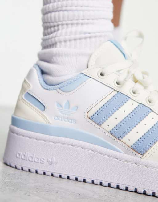 Adidas sneaker weiß store mit blauen streifen