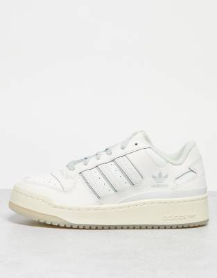 adidas Originals - Forum Bold - Sneaker in Weiß und Silber mit Streifen-Bunt