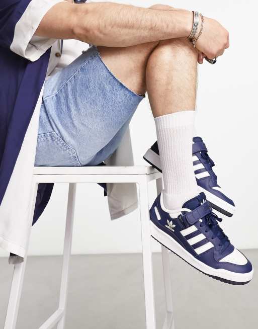adidas Originals - Forum Lage - Sneakers in marineblauw en wit