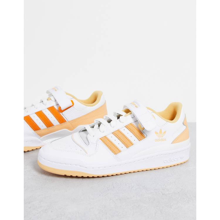 adidas Originals - Forum - Lage sneakers in wit en oranje | ASOS